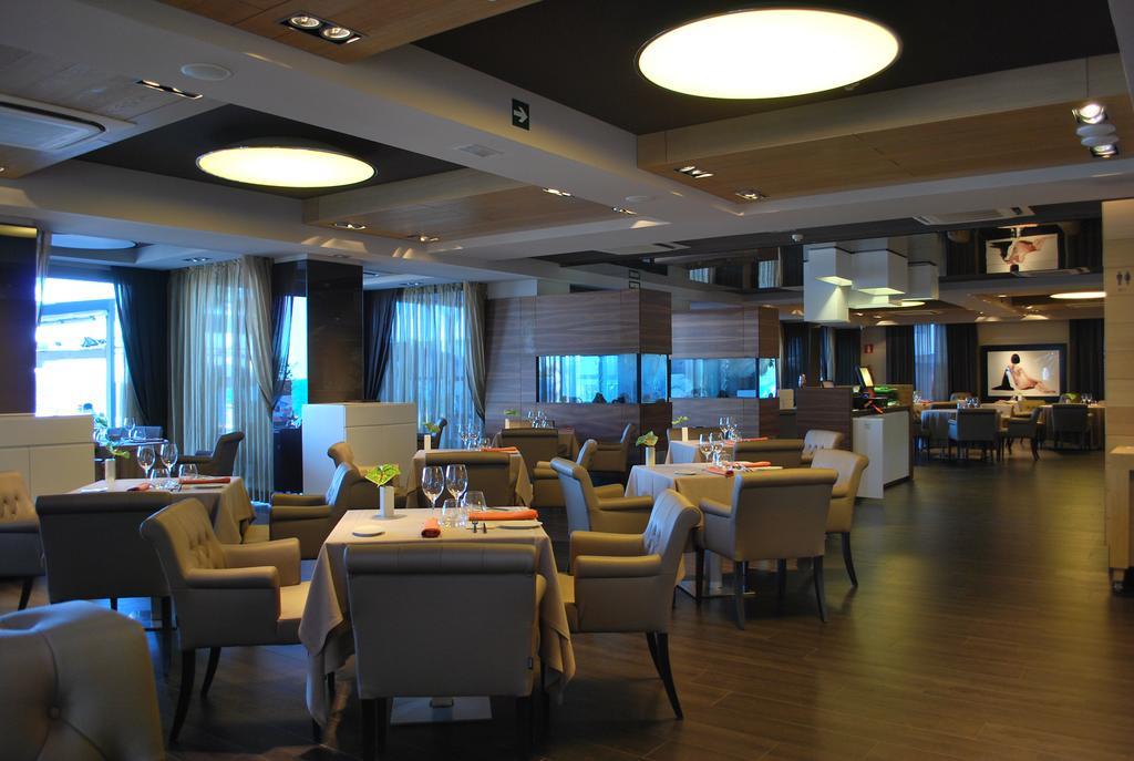โกสโมโปลิตา โฮเต็ล-บูทิก Hotel ปลาตจาดาโร ภายนอก รูปภาพ