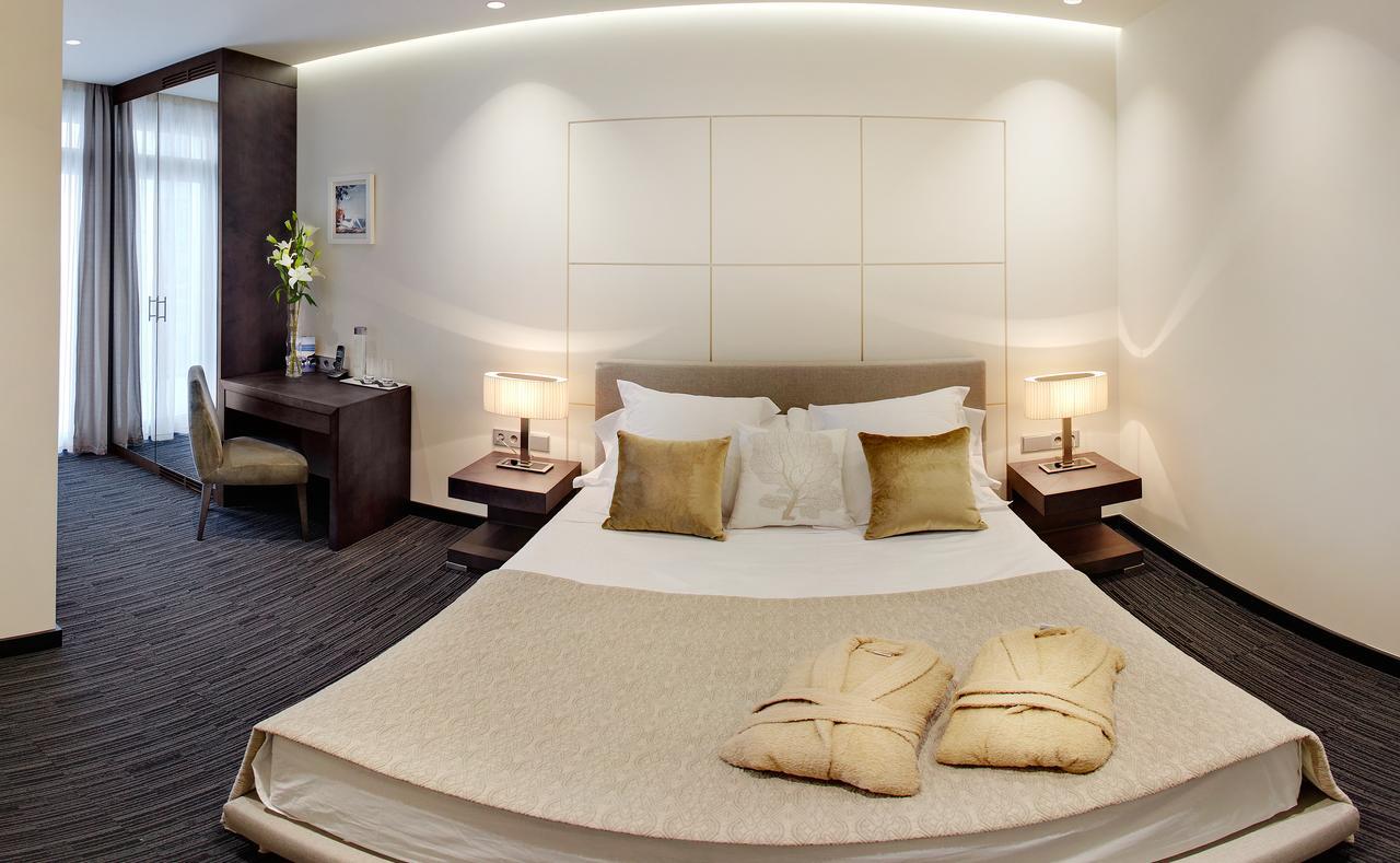 โกสโมโปลิตา โฮเต็ล-บูทิก Hotel ปลาตจาดาโร ภายนอก รูปภาพ